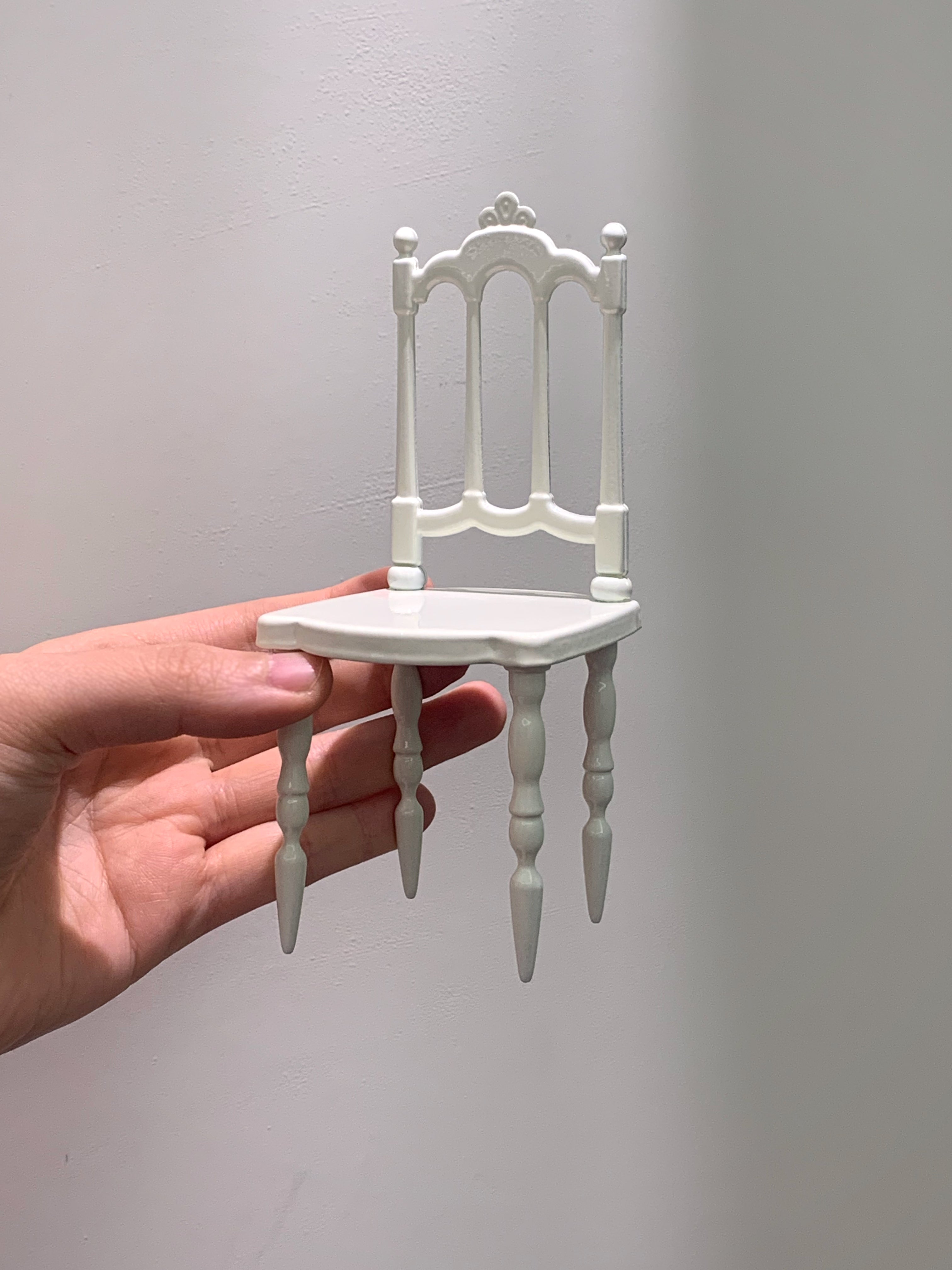 Off white 1:6 scale cafe furniture for Blythe, Pullip and fashion-doll displays