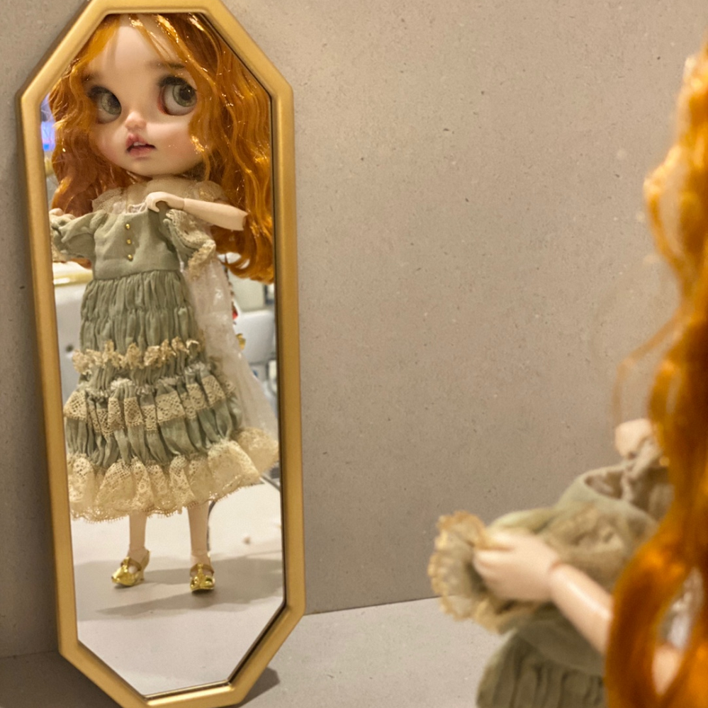 Indoor Mirror Dollhouse -Golden 1/6 Scale Dollhouse Miniature - 1:6 scale dollhouse miniature in metal, view 3