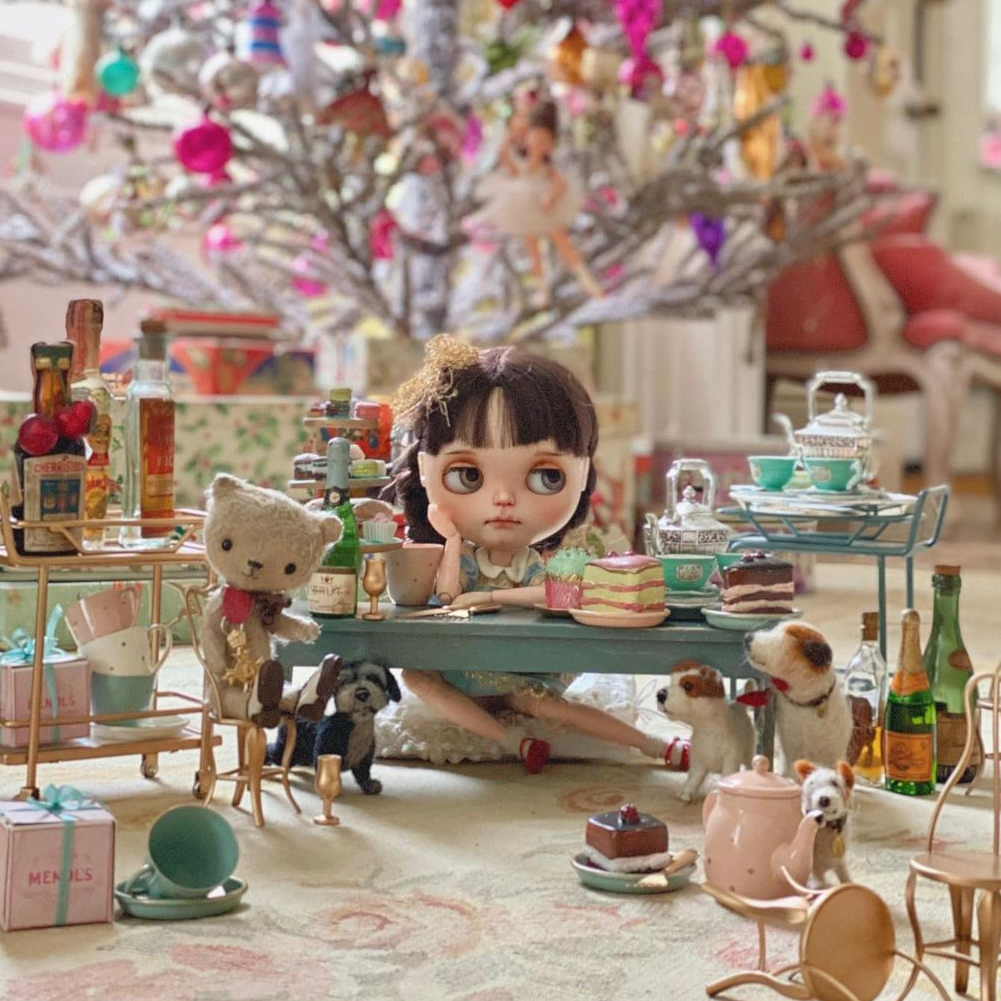 Retro Long Table White Dollhouse -1/12 Scale Dollhouse Miniature