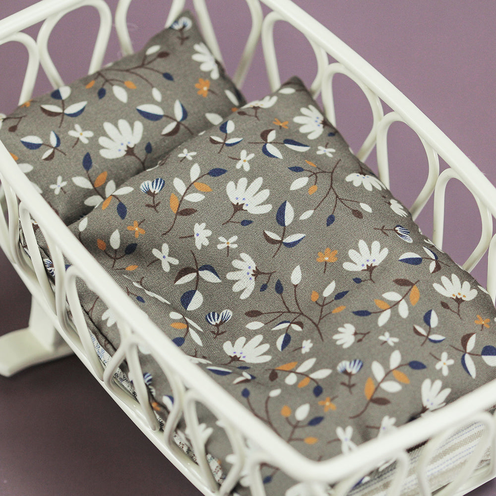 Baby's Cradle Dollhouse-Brown 1/6 Scale For 1/12 Dolls Dollhouse Miniature - 1:6 & 1:12 scale miniature bed in metal, view 3